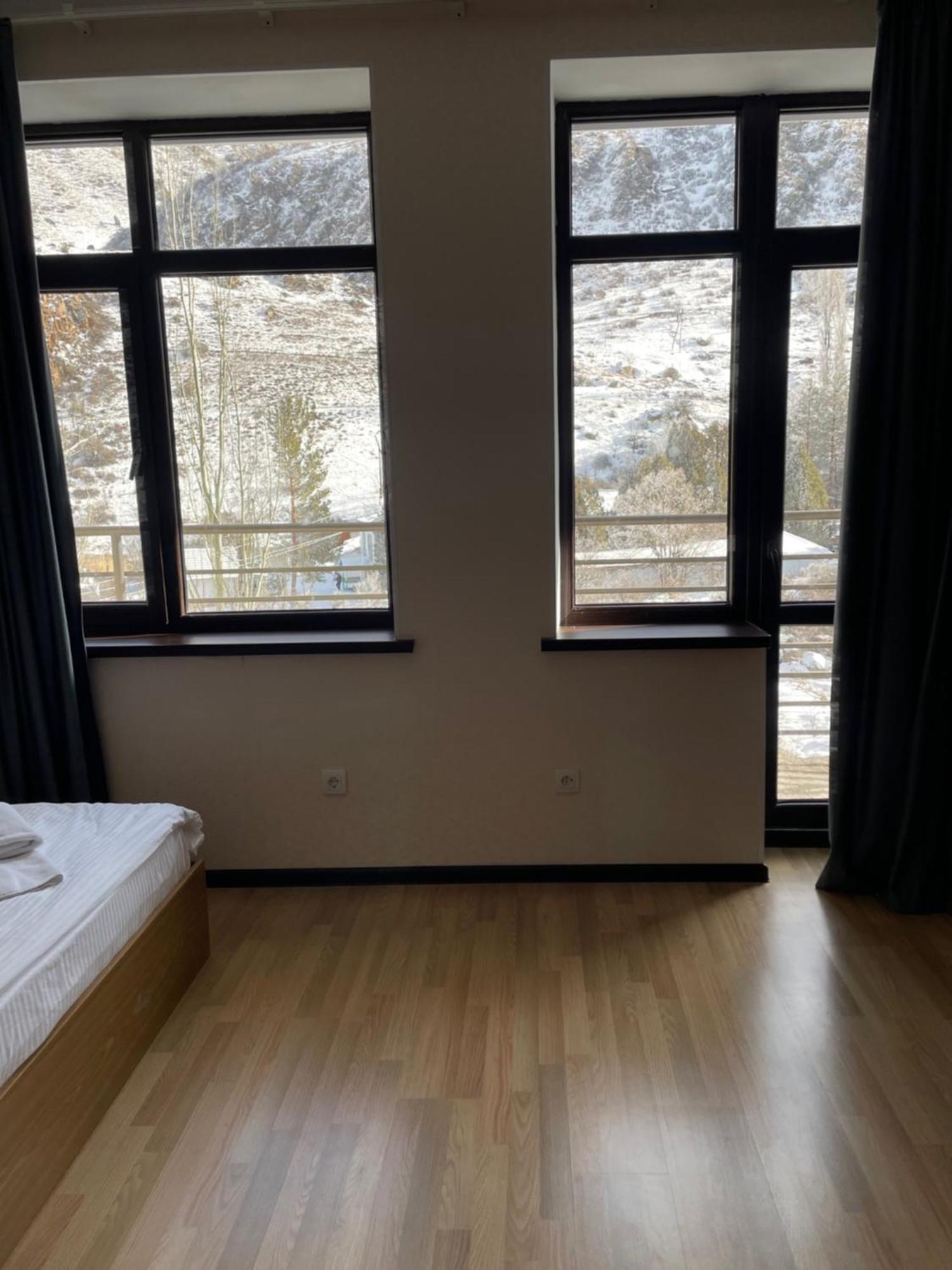 Отель Issyk Ata Retreat Gorno-Serafimovka Экстерьер фото